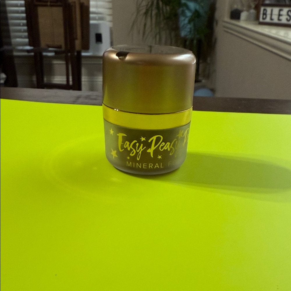 Easy Peasy Mineral Powder: color Tan